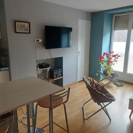 A L'étage D'une Maison Avec Entrée Commune Comprenant Avec Un Grand Lit , D'enfant Et Un Clic-clac Dans La Piece De Vie Appartamento