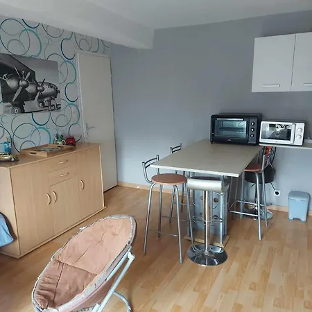 A L'étage D'une Maison Avec Entrée Commune Comprenant Avec Un Grand Lit , D'enfant Et Un Clic-clac Dans La Piece De Vie Appartamento Bazouges-sur-le-Loir