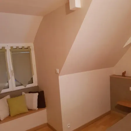 Appartamento A L'étage D'une Maison Avec Entrée Commune Comprenant Avec Un Grand Lit , D'enfant Et Un Clic-clac Dans La Piece De Vie Bazouges-sur-le-Loir
