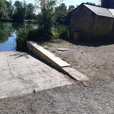 Avec Avec Un Grand Lit , D'enfant Et Un Clic-clac Dans La Piece De Vie Lejlighed Bazouges-sur-le-Loir