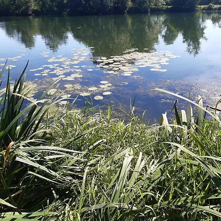 Apartmán A L'etage D'une Maison Avec Entree Commune Comprenant Avec Un Grand Lit , D'enfant Et Un Clic-clac Dans La Piece De Vie Bazouges-sur-le-Loir