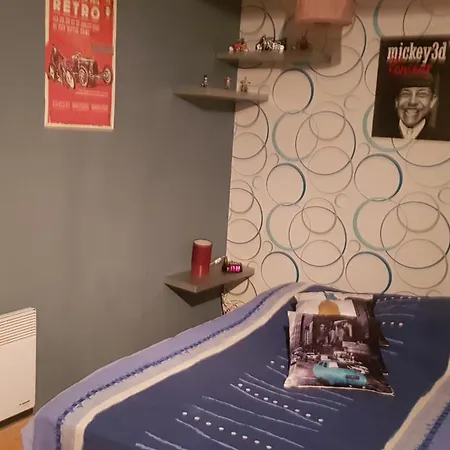 A L'etage D'une Maison Avec Entree Commune Comprenant Avec Un Grand Lit , D'enfant Et Un Clic-clac Dans La Piece De Vie Apartmán *