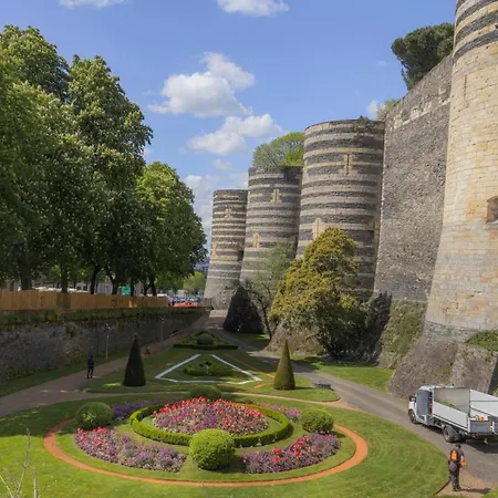 Apartmán A L'etage D'une Maison Avec Entree Commune Comprenant Avec Un Grand Lit , D'enfant Et Un Clic-clac Dans La Piece De Vie *