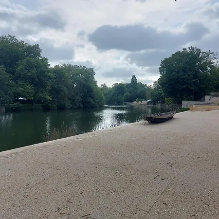A L'etage D'une Maison Avec Entree Commune Comprenant Avec Un Grand Lit , D'enfant Et Un Clic-clac Dans La Piece De Vie Apartmán