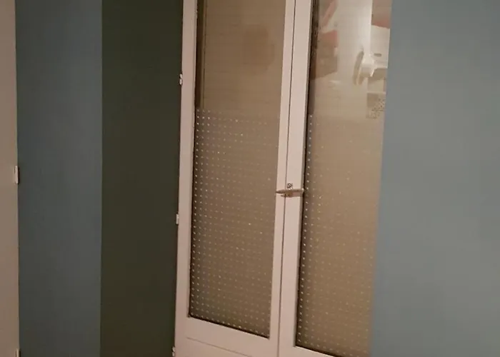 A L'etage D'une Maison Avec Entree Commune Comprenant Avec Un Grand Lit , D'enfant Et Un Clic-clac Dans La Piece De Vie * Bazouges-sur-le-Loir