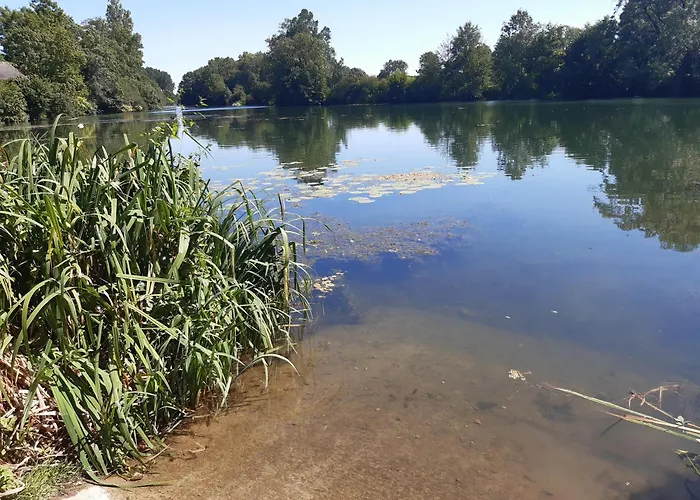 A L'etage D'une Maison Avec Entree Commune Comprenant Avec Un Grand Lit , D'enfant Et Un Clic-clac Dans La Piece De Vie