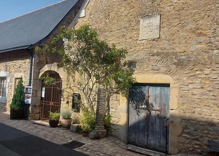 A L'etage D'une Maison Avec Entree Commune Comprenant Avec Un Grand Lit , D'enfant Et Un Clic-clac Dans La Piece De Vie Appartement *