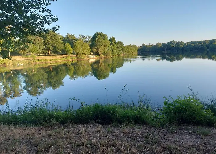 Appartement A L'etage D'une Maison Avec Entree Commune Comprenant Avec Un Grand Lit , D'enfant Et Un Clic-clac Dans La Piece De Vie *