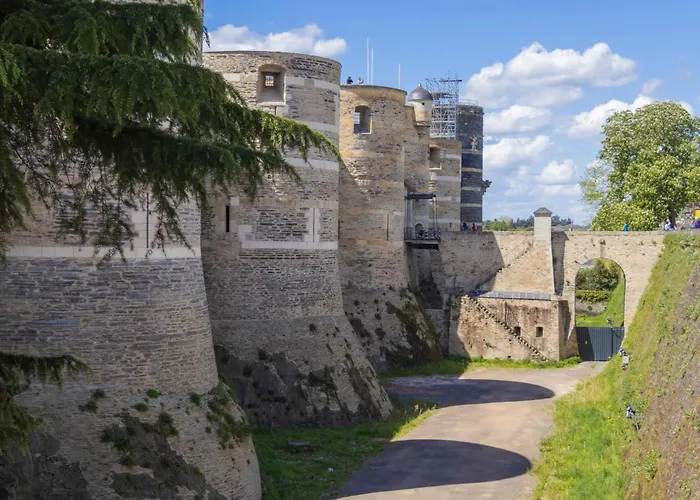 A L'etage D'une Maison Avec Entree Commune Comprenant Avec Un Grand Lit , D'enfant Et Un Clic-clac Dans La Piece De Vie Bazouges-sur-le-Loir