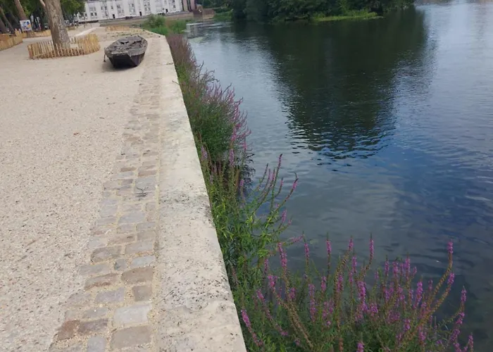 A L'etage D'une Maison Avec Entree Commune Comprenant Avec Un Grand Lit , D'enfant Et Un Clic-clac Dans La Piece De Vie Appartement